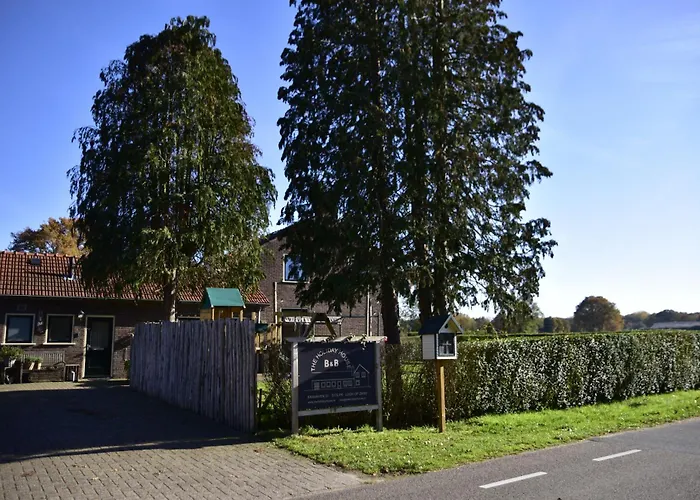 The Holidayhouse - 5 Min Efteling Bed and Breakfast